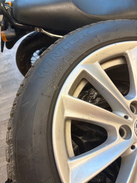 Оригинални джанти BMW със зимни гуми 225/55/17