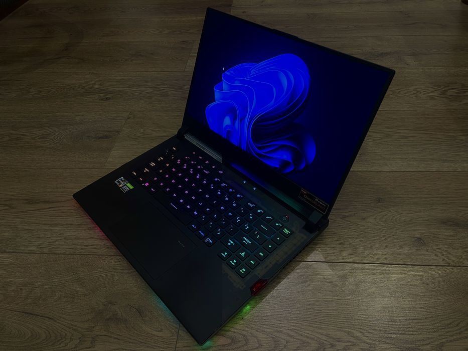 ROG Strix Scar 15 (2021)-ryzen9 5900HX+RTX 3080+1 tb+16 gb operativeka