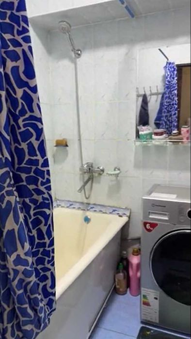 Яккасаройдан 3 хонали уй сотилади.