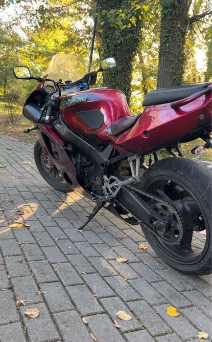 Kawasaki ZX750P Ninja Custom – Sportivă, aspect agresiv