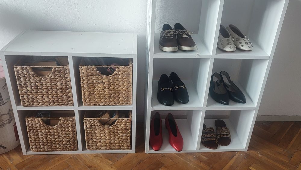 Шкафове, етажерки