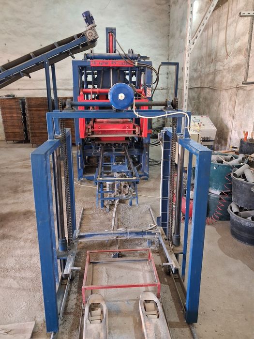 Vând afacere la cheie cu totul ,linie productie pavaje,bolțari, borduri,dale carosabile... Zalau