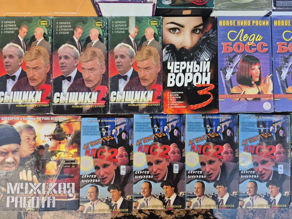 Vând 71 casete video VHS  filme,seriale actiune,in limba Rusa