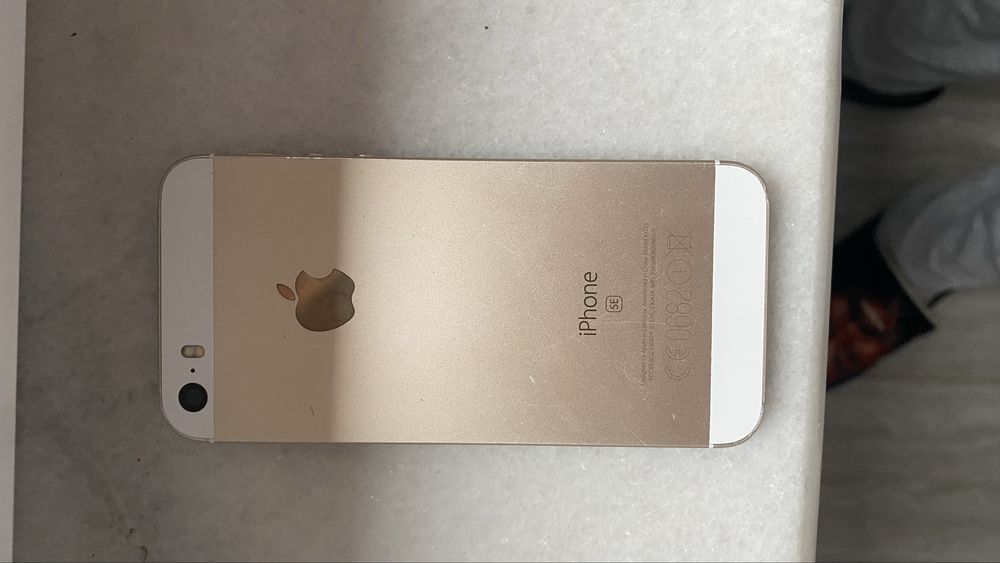 iPhone SE 100% baterie