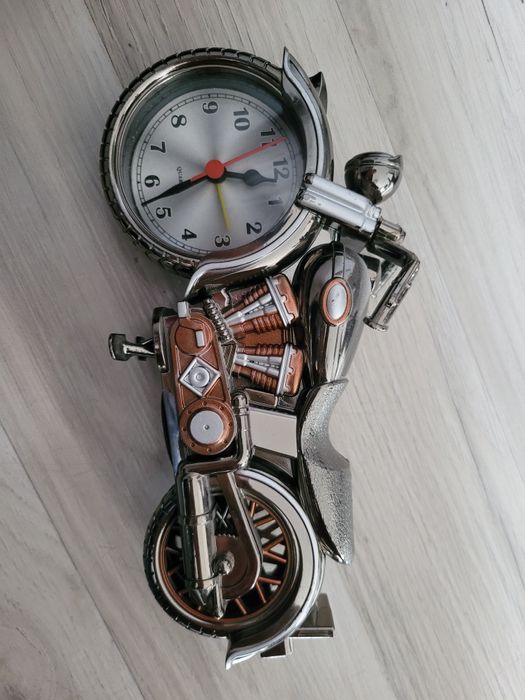 Сувенир мотор часовник