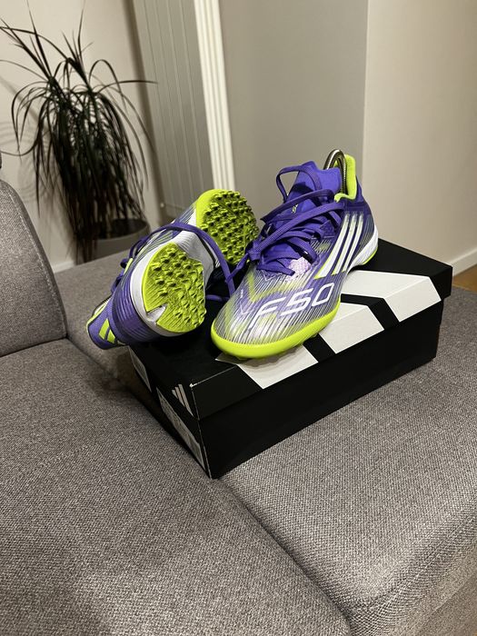 Adidasi adidas fotbal