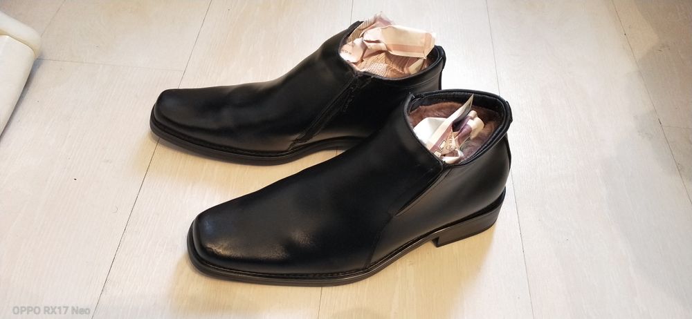 Срочно. Продам  ботинки