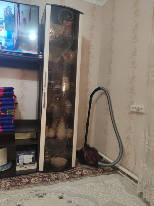 Шкаф с подставкой под телевизор