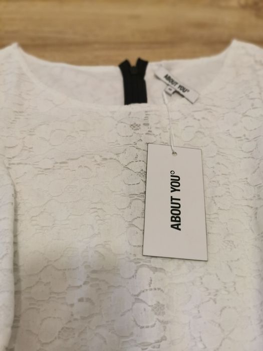Rochie coctail cu dantelă albă