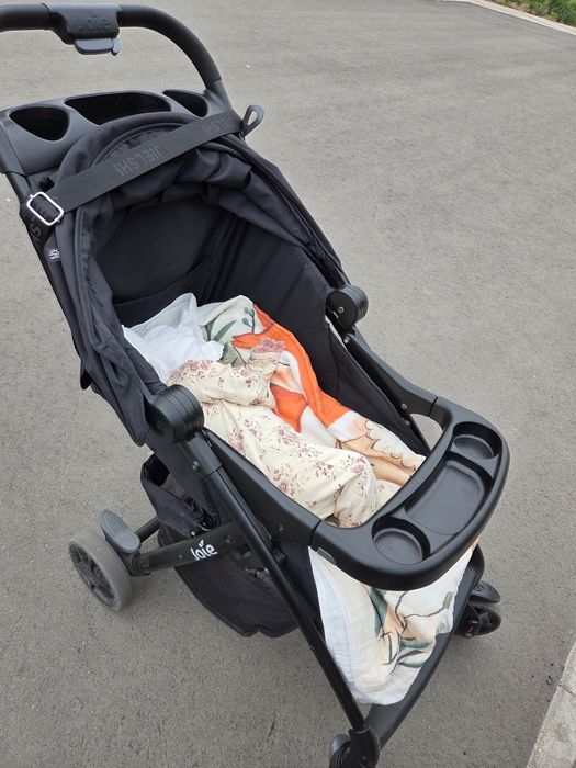 Продам коляску Joie