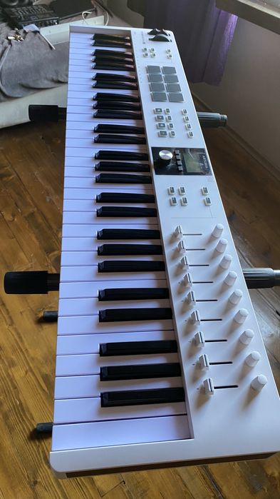 ARTURIA KeyLab essential 61 midi keyboard