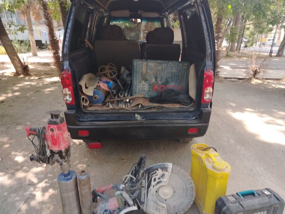 Demantaj ishlarini qilamiz.Beton buzamiz