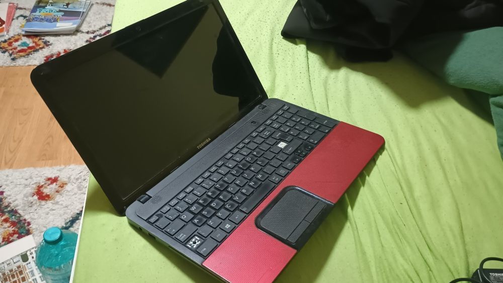 Laptop pentru piese sau reparație. Toshiba c855