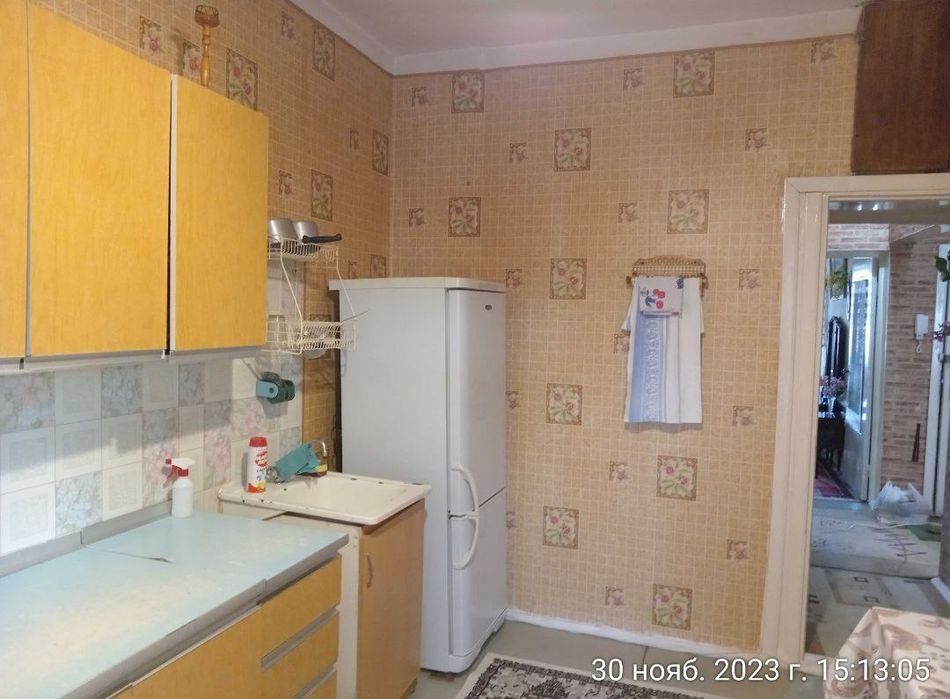 Продаётся двухкомнатная на м-в Риезий ( Паркентский)