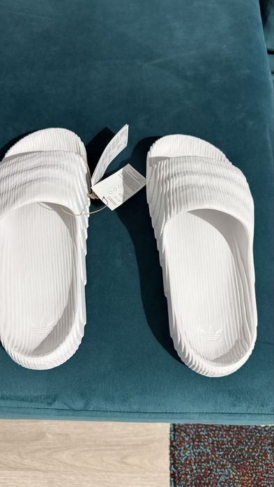 Slapi Adidas Adilette NOI