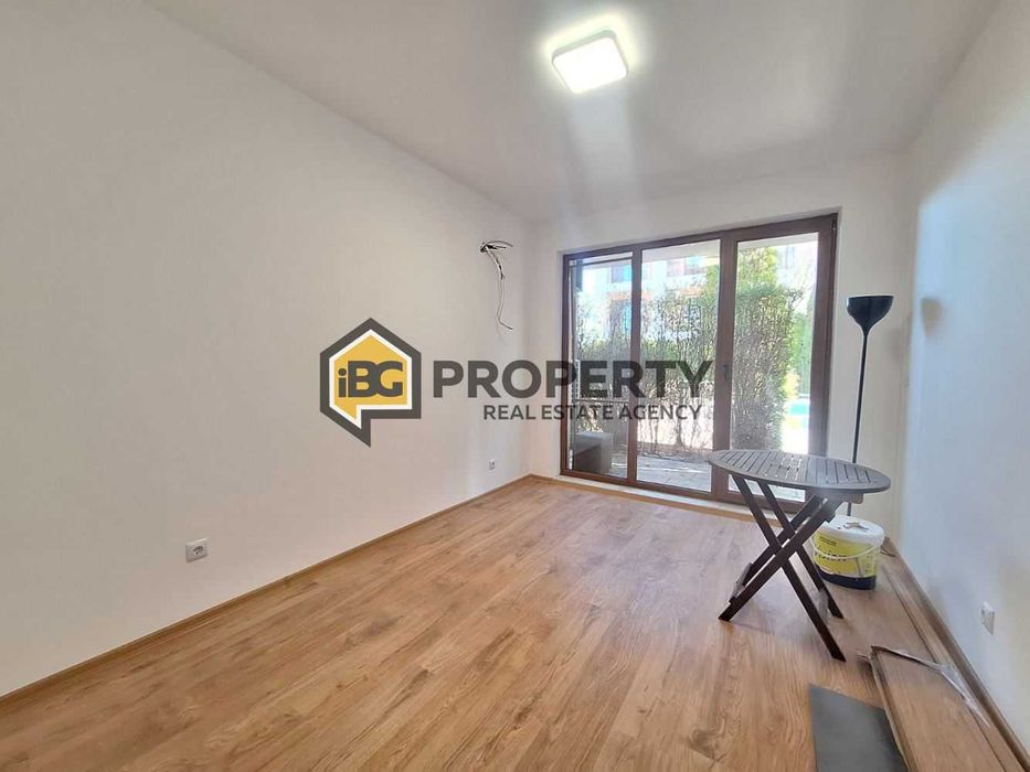 Двустаен апартамент с веранда в град Бяла