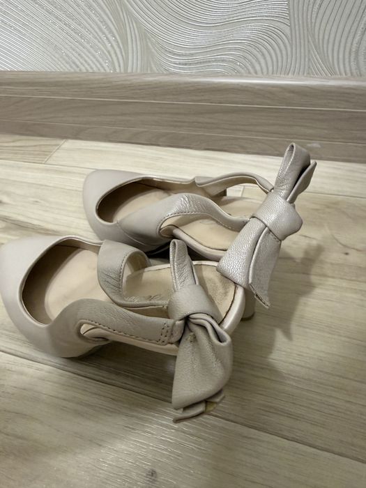 Туфли бежевые 37