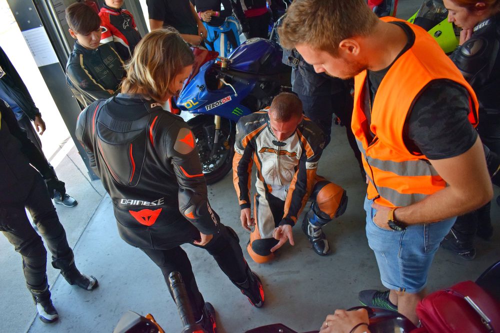 Vand echipament moto full body Dainese fete - 44