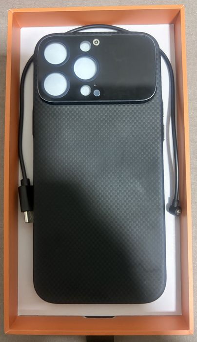 Ценсорный чехол на iphone 16 pro max