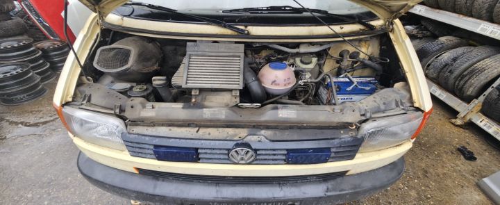 Aripa fata stanga Volkswagen VW Transporter T4