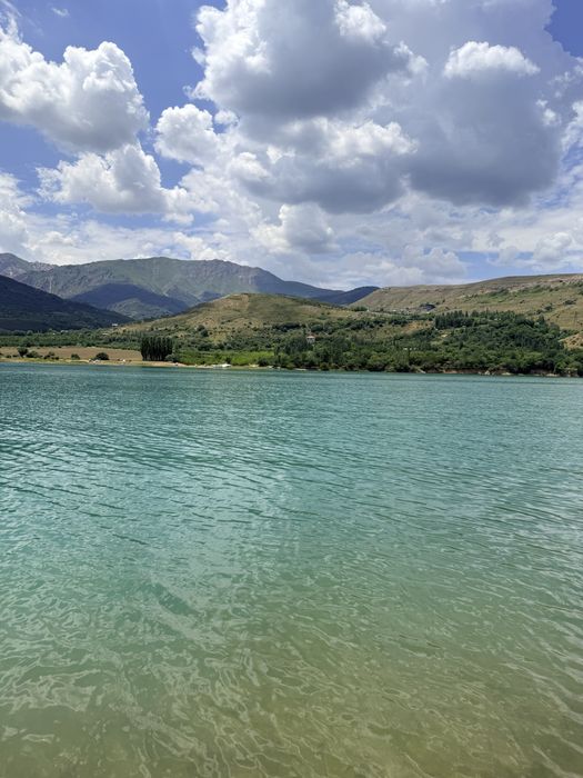 Тапчаны возле Чарвакского водохранилища