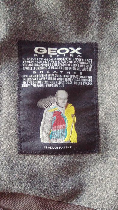 Яке GEOX RESPIRA размер 50. Водоустойчиво.
