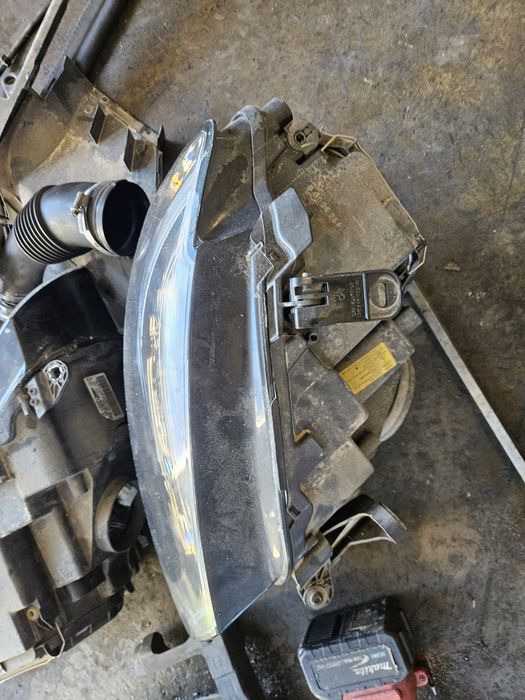 ДЕСЕН фар за Audi A5 2010god