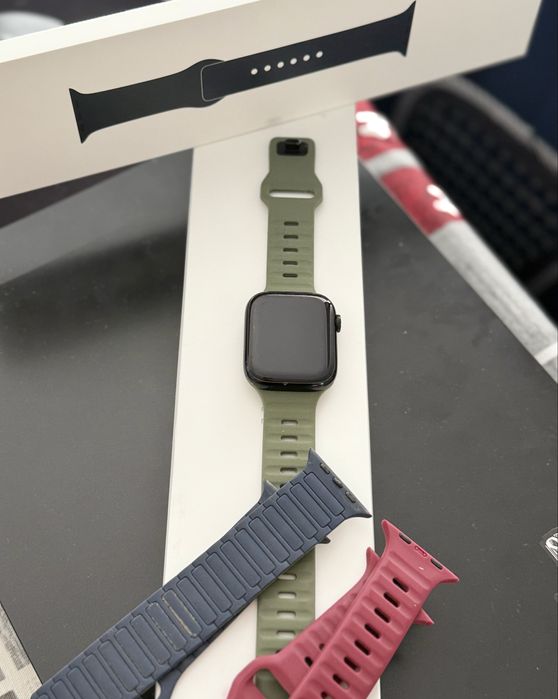 Apple Watch Series 7 45mm Midnight – Ecran mare / Funcționează perfect