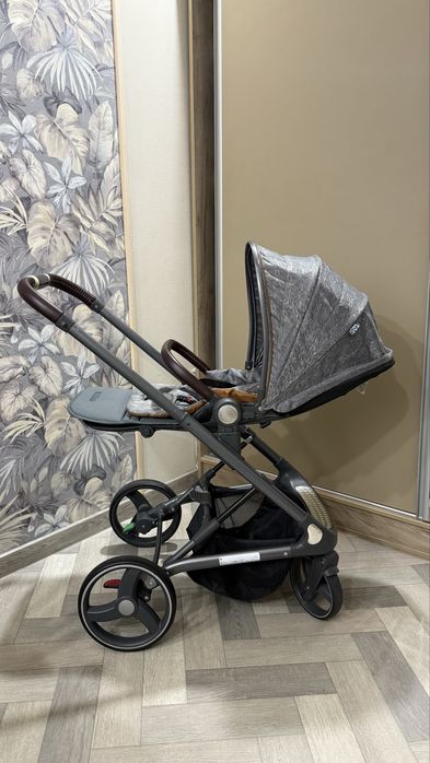 Красивая,легкая коляска