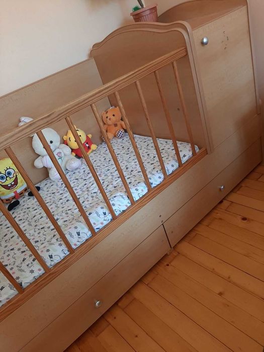 Продавам детско легло с матрак