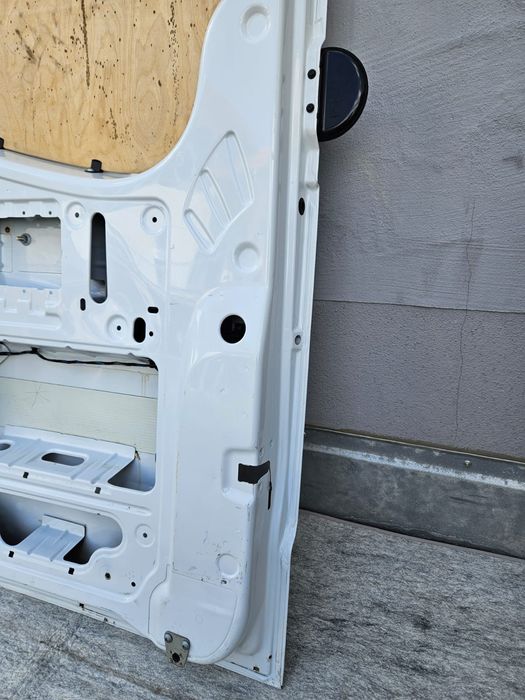 Vând ușă dreapta spate pentru Volkswagen Crafter