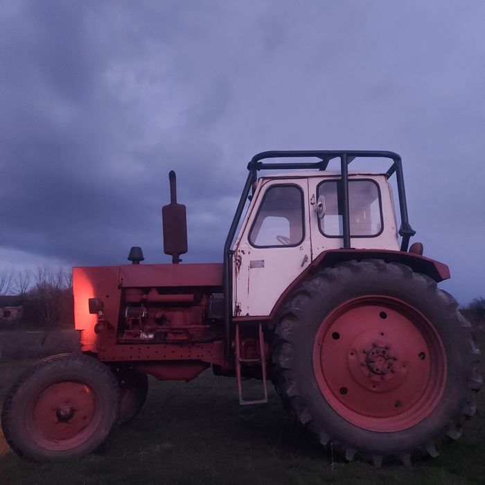 Продавам трактор ЮМЗ