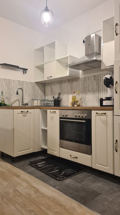 Apartament 2 camere la curte cu parcare interioara