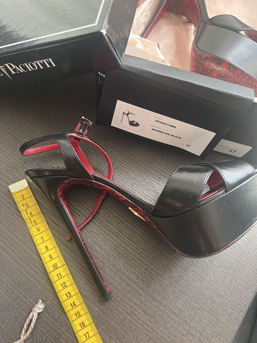 Обивки с висок ток Cesare Pachoti