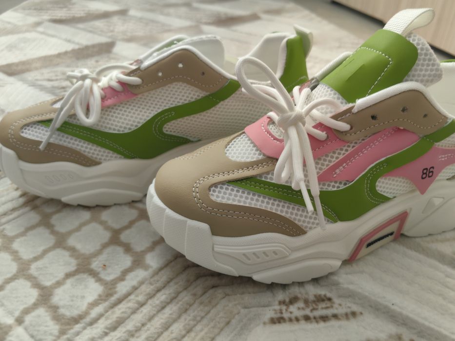 Дамски маратонки чисто нови 39 номер