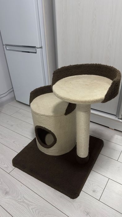 Продается домик и когтеточка для кошки