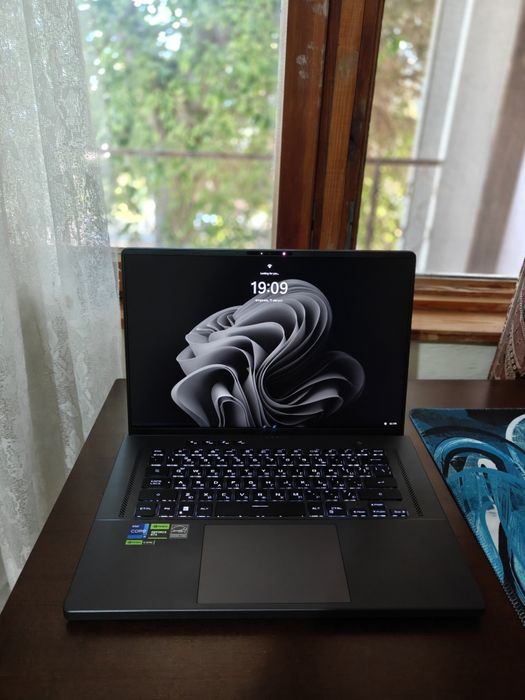 Asus Rog Zephyrus m16
