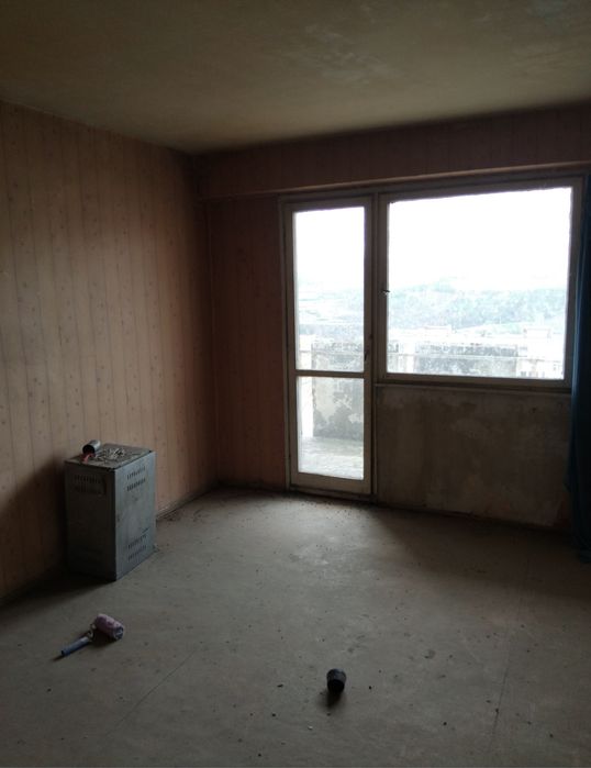 Продава се Тристаен апартамент в Бобов дол - 67 кв.м за 99 €/кв.м - Снимка #1