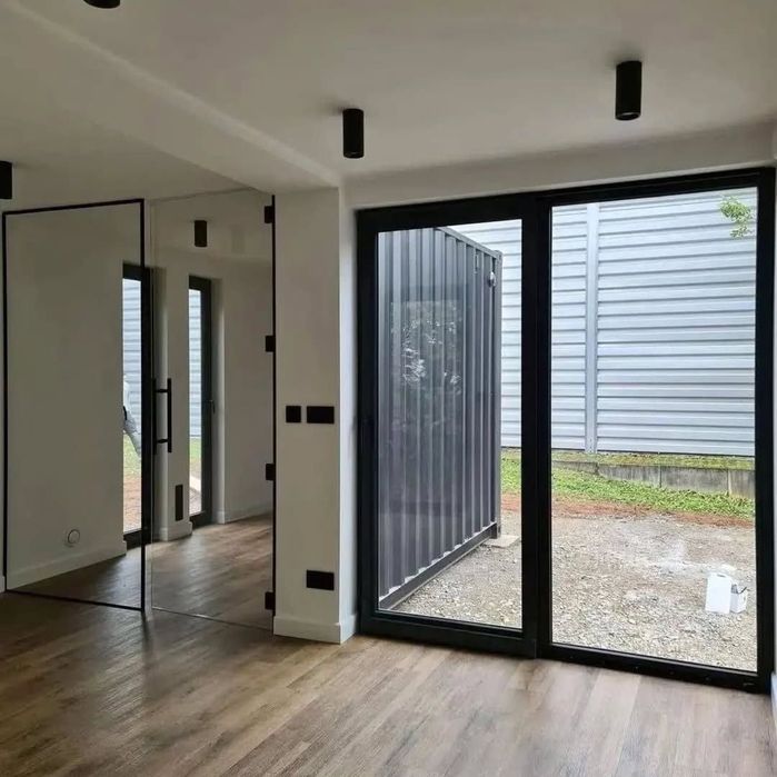 Внутреннее пространство дома из контейнеров