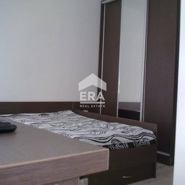 Маломерен тристаен апартамент в района на базар "Левски", с площ 50 кв