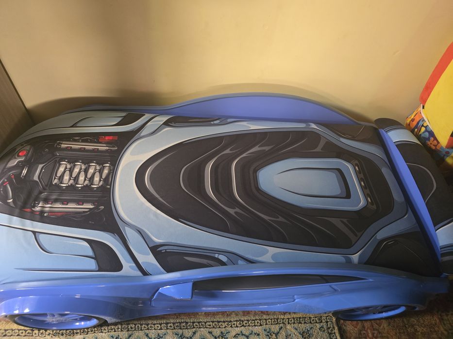 Кроватка-машинка