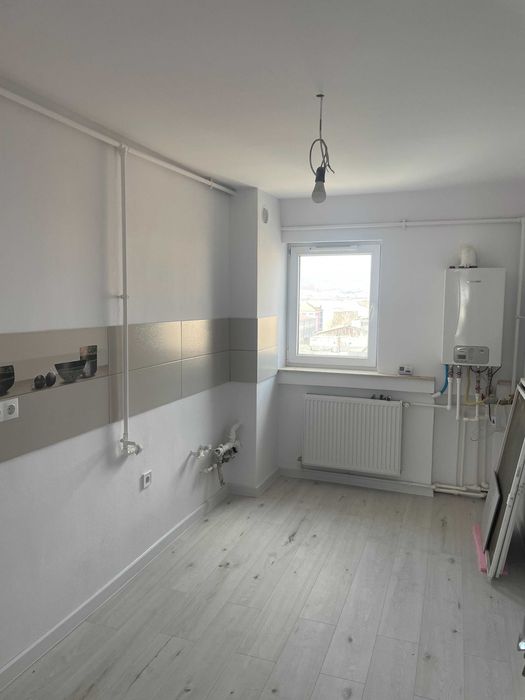 Apartament 4 camere cu vedere spre Catedrala Reintregirii-Cetate, Alba Iulia. Bloc reabilitat termic, et. 6/8, renovat complet, nemobilat.