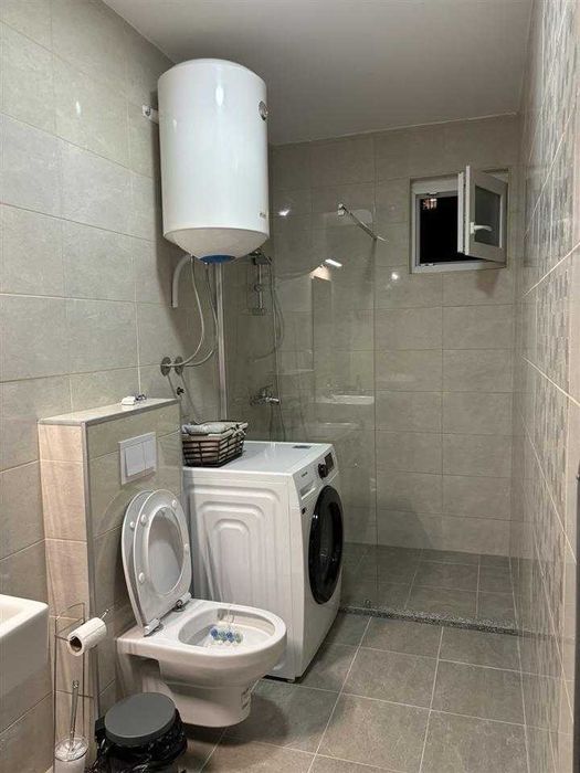 Дава се под наем Двустаен апартамент в Бургас, Център - 55 кв.м за 255 € - Снимка #3