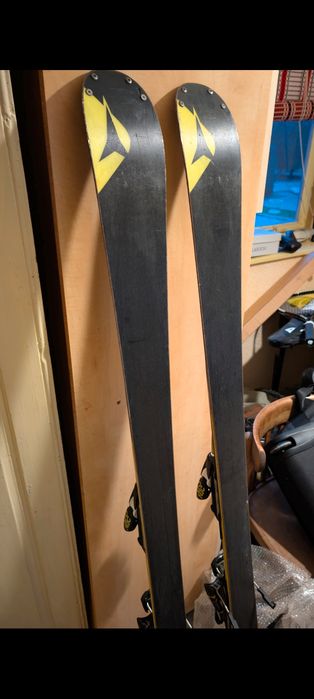 Schiuri Atomic Nomad Smoke Ti 164 cm - All Mountain (Inserție Titan)