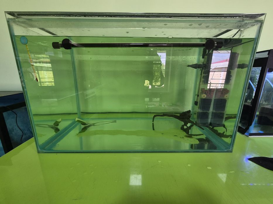 Аквариум 2 дона 200 л ва 1 дона 130 л сотилади