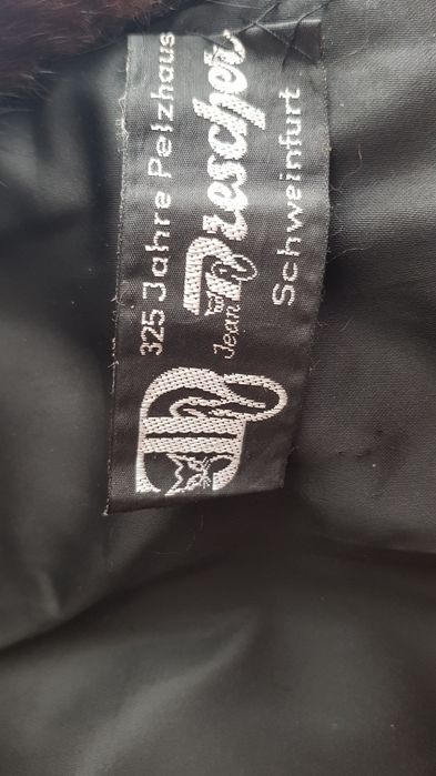 Vand haina de blana naturala, lunga de bizam.