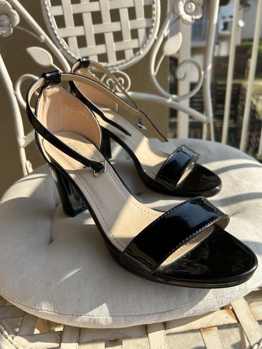 Sandale cu toc gros bretea negre noi