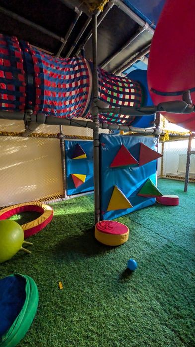 Loc de joacă modular interior – structură metalică