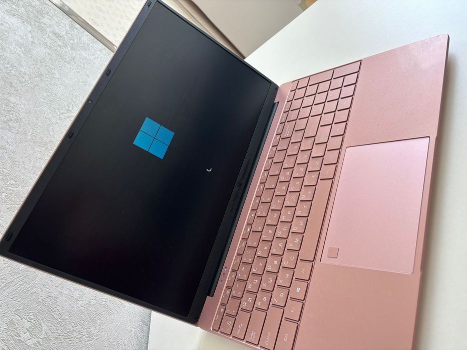 Продам ноутбук розовый
