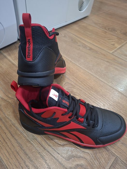 Дамски сникърси Reebok
Сникърси MORE BUCKETS